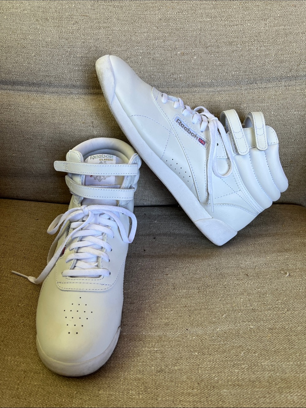Reebok Freestyle YOUTH Size 7 White High-Top Velcro & Lace Sneakers
